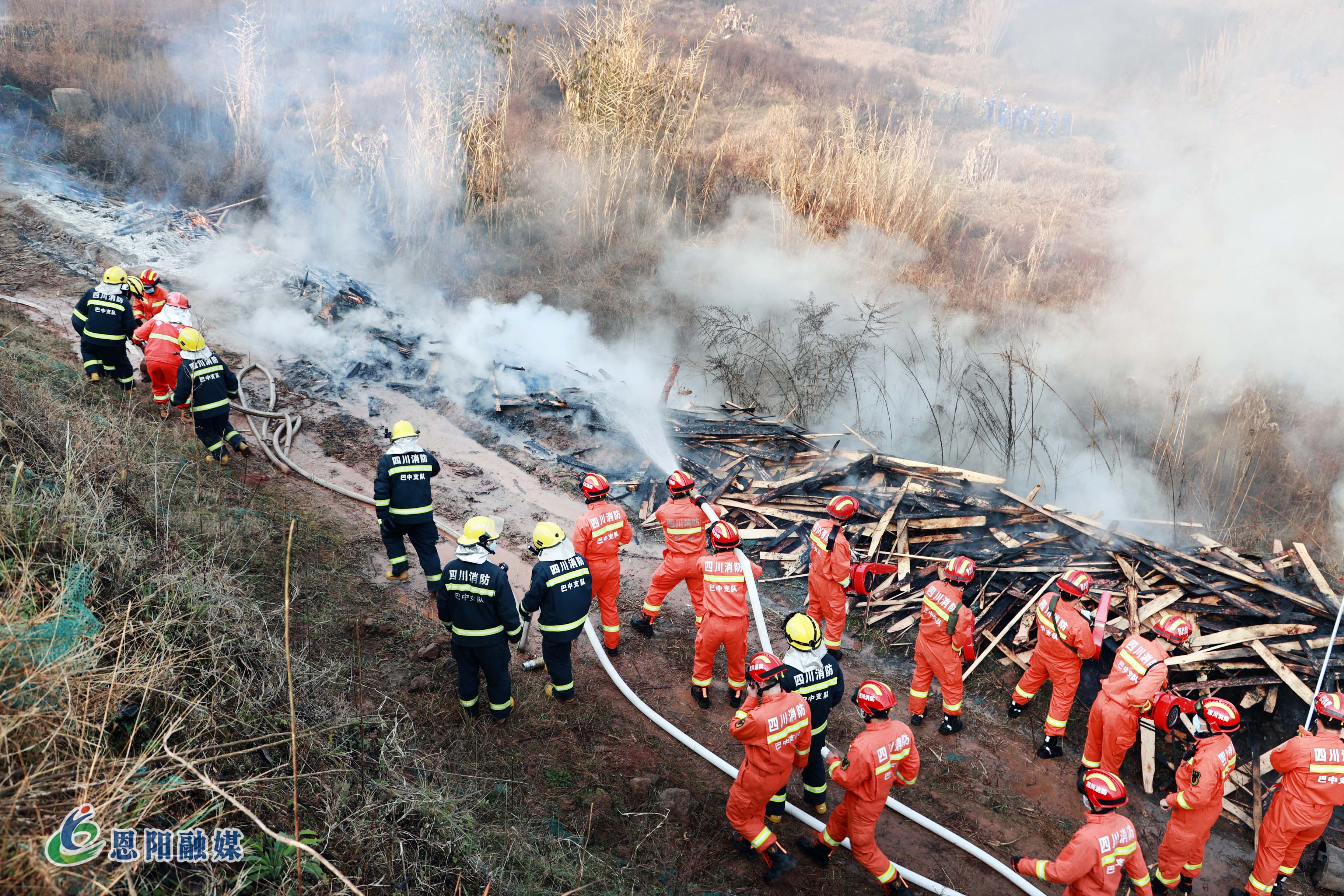 山西对火灾致13死景区全面关停_河南安阳火灾致38死：4人被警方控制_官方回应常州商铺火灾致2死5伤