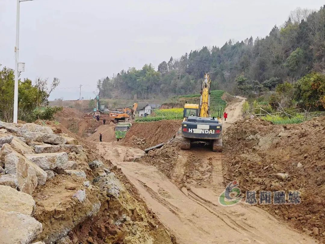 【开年就奔跑·全年要领跑 】 黄石国际旅游度假区西岸线道路建设项目：人机会战复工忙